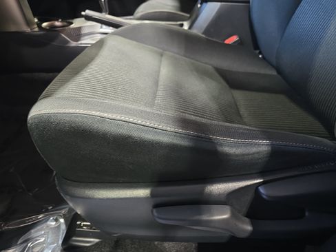 Used 2013 Toyota RAV4 XLE AWD/4WD image 27