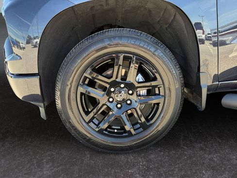 Used 2023 Chevrolet Silverado 1500 RST w/ Z71 Off-Road Package AWD/4WD image 9