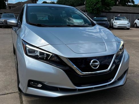 Used 2019 Nissan Leaf SV Plus w/ SV Plus Technology Package FWD image 3