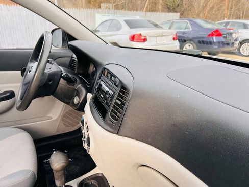Used 2010 Hyundai Accent GS image 14