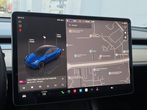 Used 2022 Tesla Model Y Long Range image 16