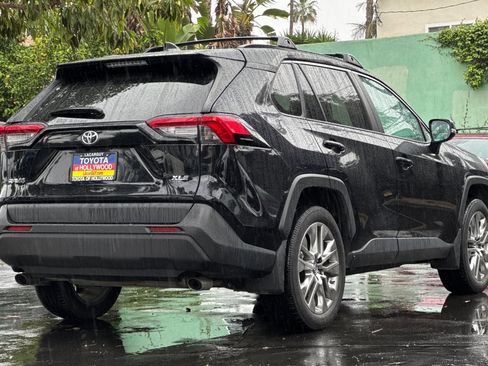 Used 2019 Toyota RAV4 XLE Premium image 4