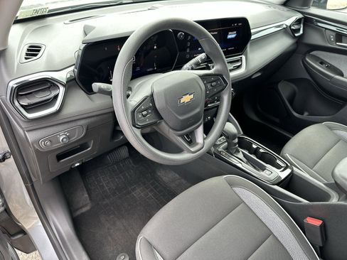 Certified 2024 Chevrolet TrailBlazer LT w/ Driver Confidence Package image 10