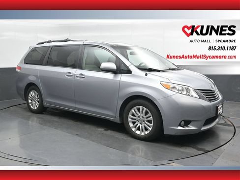 Used 2014 Toyota Sienna XLE FWD image 1