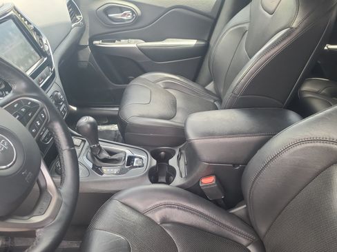 Used 2019 Jeep Cherokee Limited w/ Technology Group AWD/4WD image 15