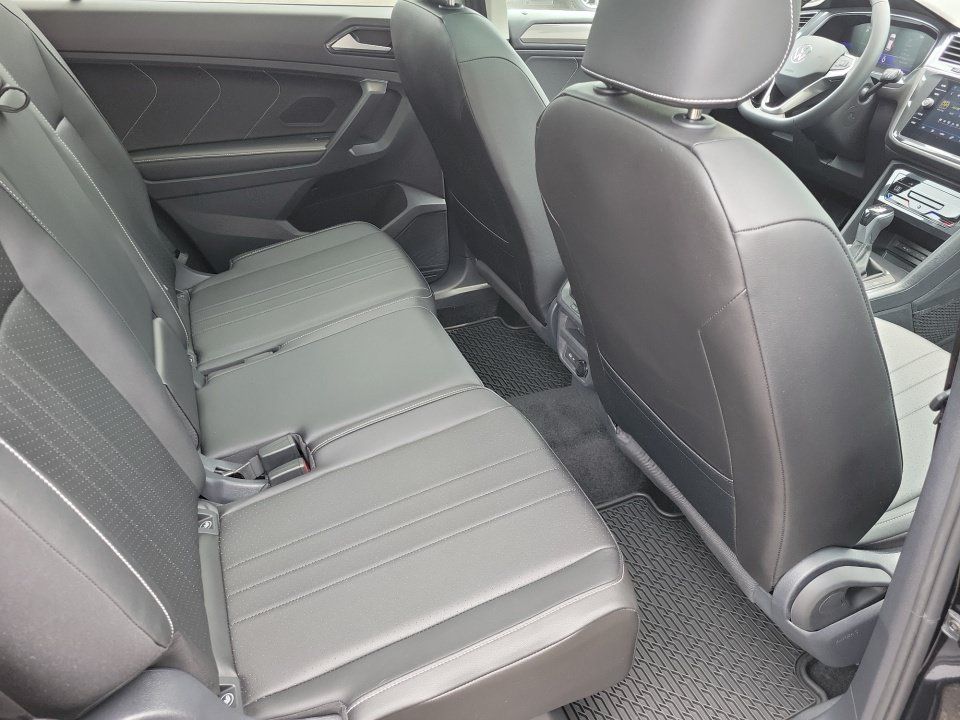 Certified 2023 Volkswagen Tiguan SE w/ Panoramic Sunroof Package FWD image 33