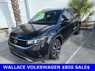 Certified 2024 Volkswagen Taos SE image 1