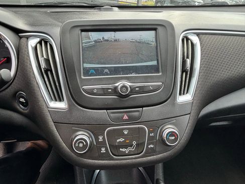 Used 2018 Chevrolet Malibu LT image 11