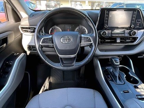 Used 2022 Toyota Highlander LE image 8