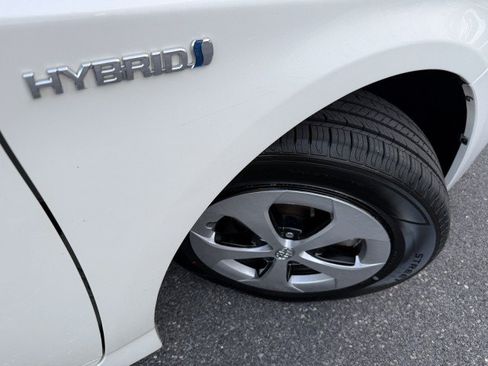 Used 2015 Toyota Prius Three FWD image 31