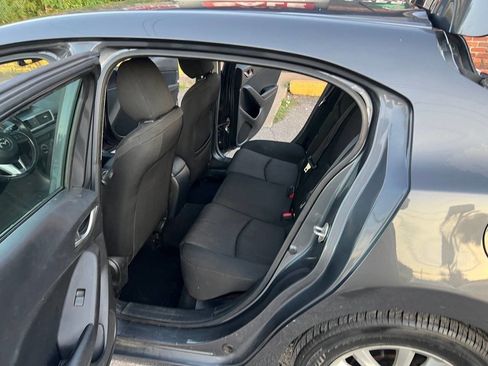 Used 2015 MAZDA MAZDA3 i Touring image 13