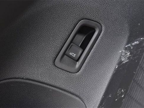 Certified 2025 Volkswagen Atlas Peak Edition SE image 9