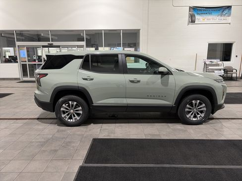 New 2026 Chevrolet Equinox LT w/ Convenience Package II image 2