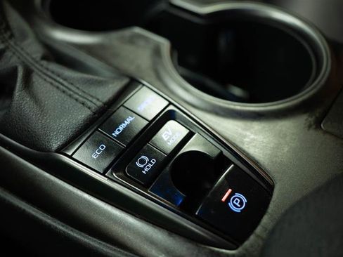 Used 2022 Toyota Camry XSE image 23