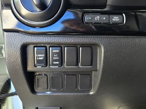 Used 2021 Nissan Titan SV w/ SV Convenience Package image 21