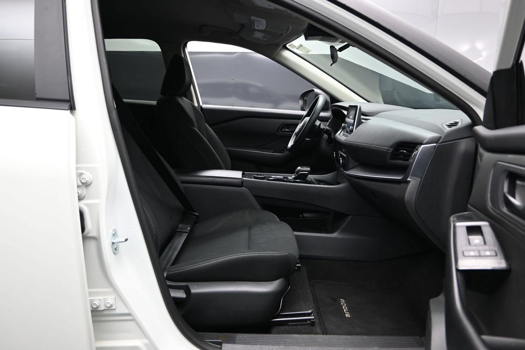 Used 2024 Nissan Rogue S AWD/4WD image 21