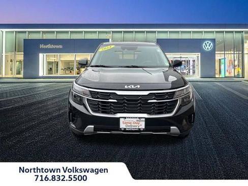 Used 2024 Kia Seltos LX image 2