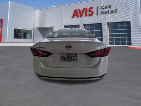 Used 2025 Nissan Altima 2.5 SV FWD image 9