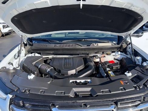 Used 2025 GMC Acadia Elevation image 30