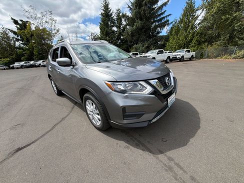 Used 2017 Nissan Rogue SV AWD/4WD image 2