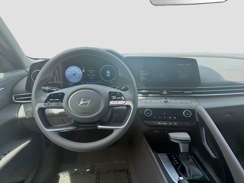 Used 2024 Hyundai Elantra SEL FWD image 18
