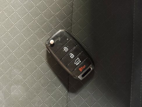 Used 2020 Kia Sorento LX image 32