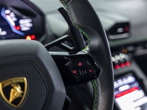 Used 2021 Lamborghini Huracan EVO RWD image 40