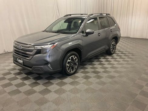 Used 2025 Subaru Forester Premium AWD/4WD image 11