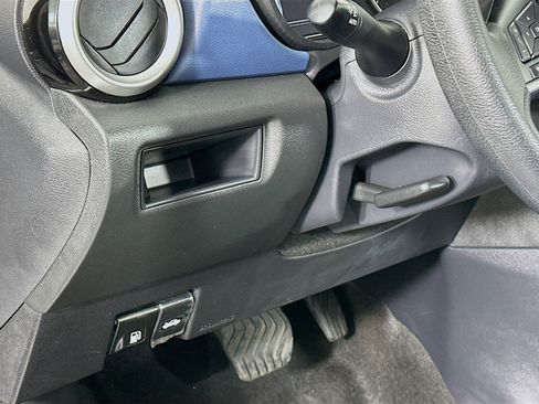 Used 2025 Nissan Versa SV FWD image 17