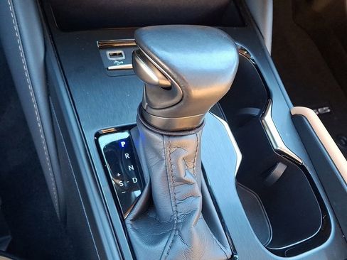 Used 2025 Lexus ES 300h w/ Premium Package image 16