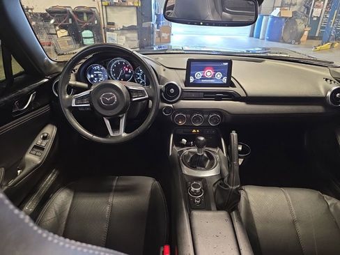 Used 2021 MAZDA MX-5 Miata Grand Touring RWD image 4