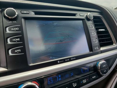 Used 2018 Toyota Highlander XLE image 25