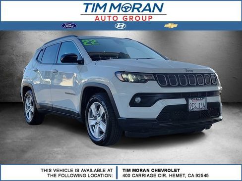 Used 2022 Jeep Compass Latitude FWD image 1