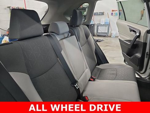 Used 2021 Toyota RAV4 XLE image 11