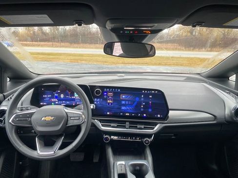 Used 2025 Chevrolet Equinox EV LT image 22