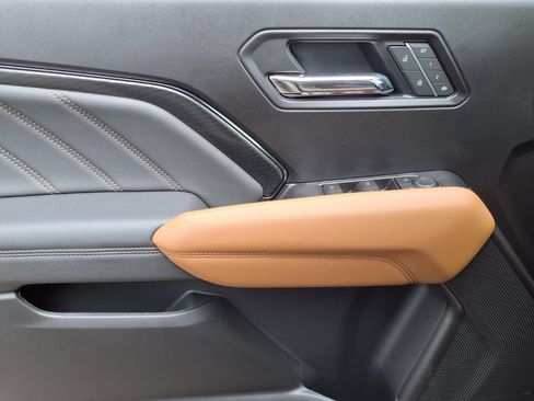 New 2026 GMC Canyon AT4 w/ Nightfall Edition AWD/4WD image 17