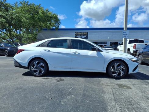 New 2025 Hyundai Elantra SEL image 8