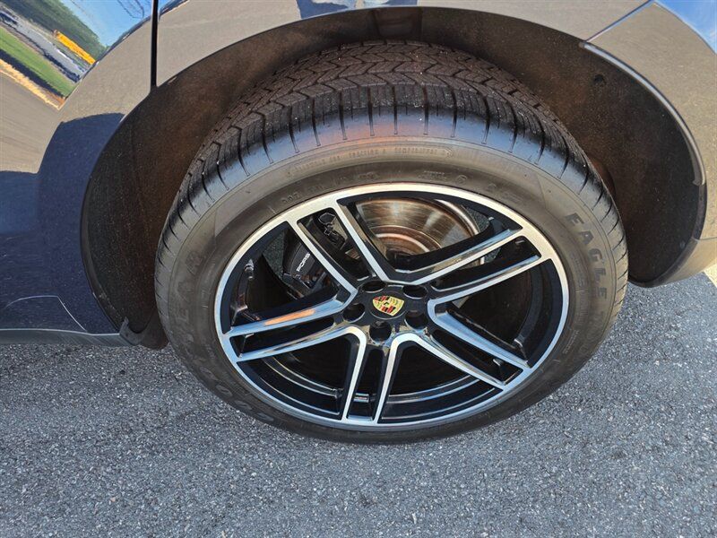 Used 2021 Porsche Macan AWD/4WD image 27