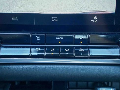 Used 2024 GMC Canyon Elevation image 36