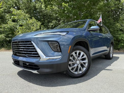 New 2025 Buick Enclave Preferred w/ Power Package image 10