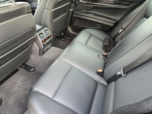 Used 2014 BMW 750i image 38