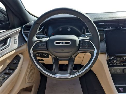 Used 2023 Jeep Grand Cherokee Limited w/ Luxury Tech Group II image 12