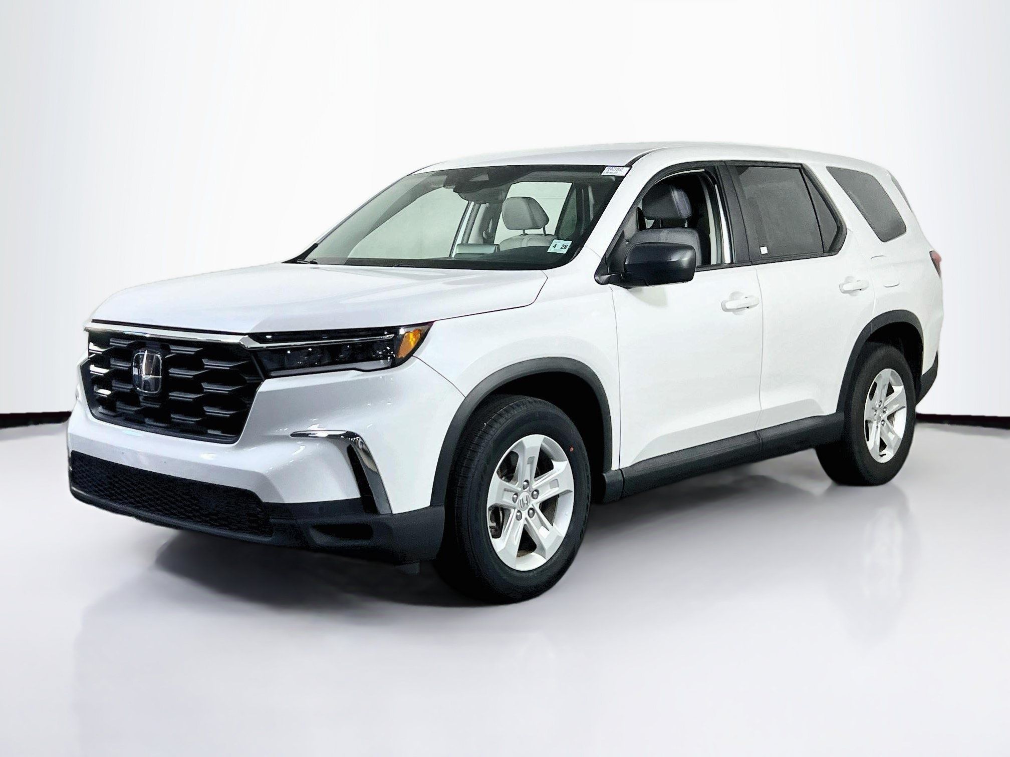 Used 2023 Honda Pilot LX image 1