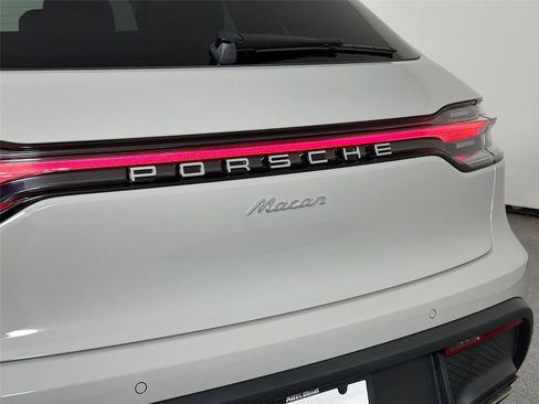 Certified 2026 Porsche Macan AWD/4WD image 17
