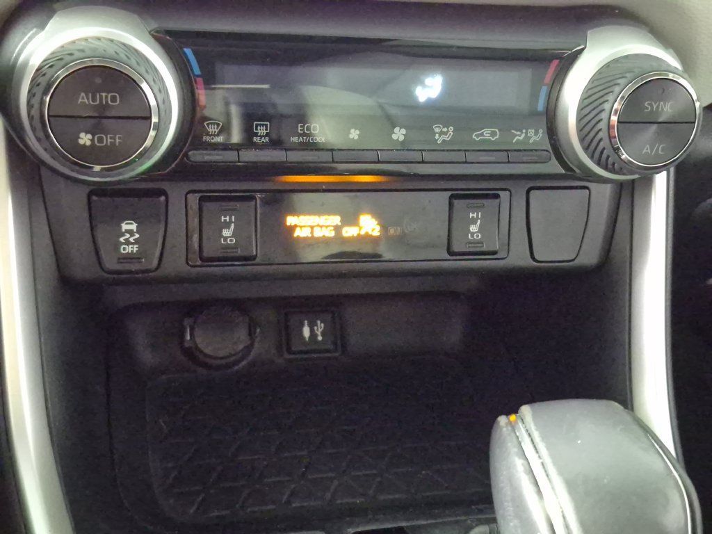 Used 2019 Toyota RAV4 XLE Premium w/ Cold Weather Package AWD/4WD image 20