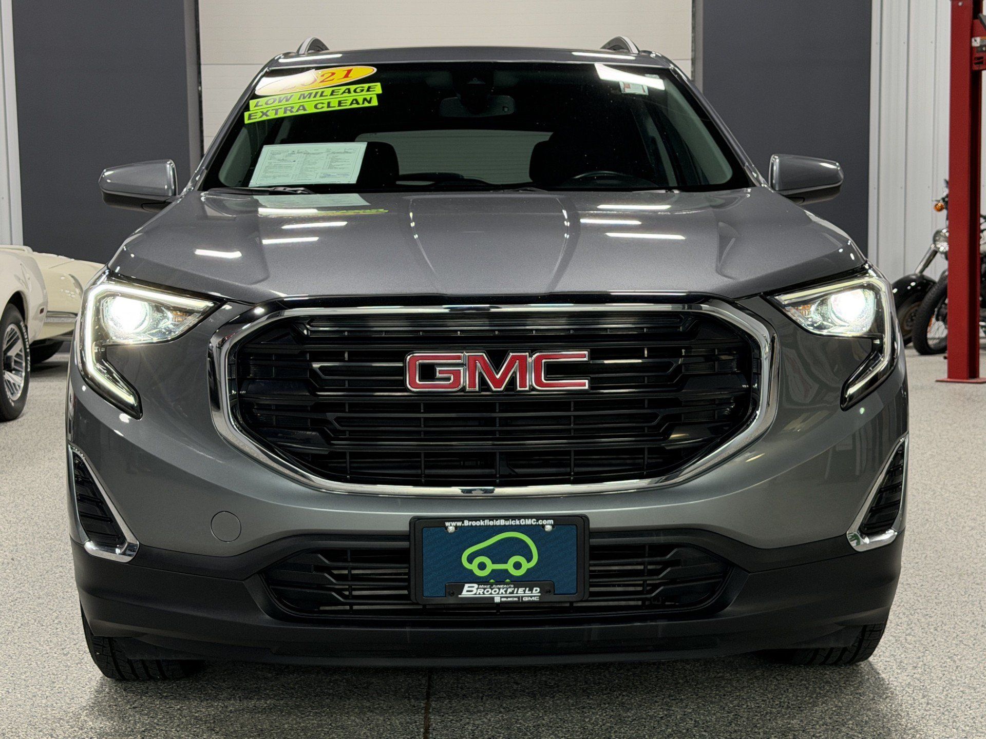 Certified 2021 GMC Terrain SLE w/ Driver Convenience Package FWD image 6