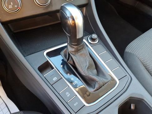 Used 2021 Volkswagen Jetta S image 10