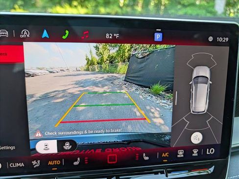 Certified 2025 Volkswagen Tiguan SE w/ Panoramic Sunroof Package AWD/4WD image 38