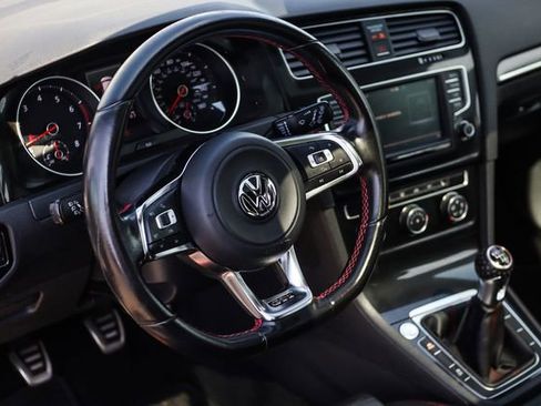 Used 2016 Volkswagen GTI SE image 23