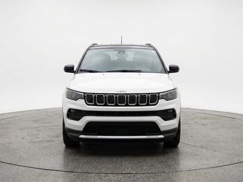 Used 2025 Jeep Compass Limited AWD/4WD image 2